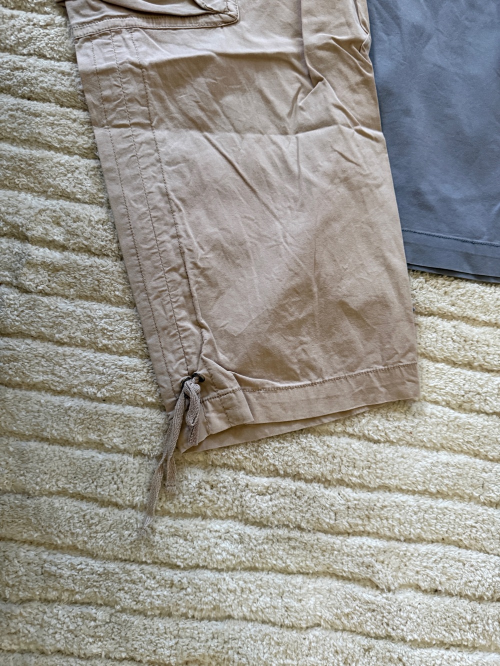 Lot of Soft Surroundings Cargo Pants in Beige and Slate and White T Shirt Size L - Picture 3 of 9
